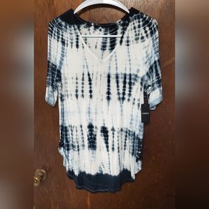 Blue & white tie dye tunic tee Torrid size 00 (10) - Brand New